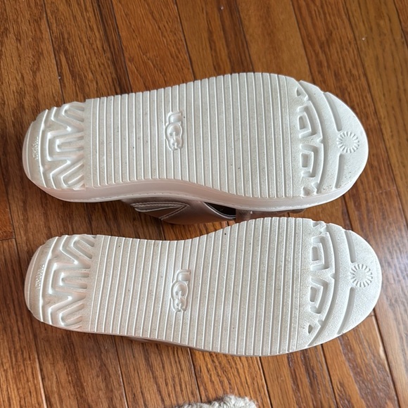 UGG Women's Zayne Crossband Sandal 6 - Picture 4 of 6